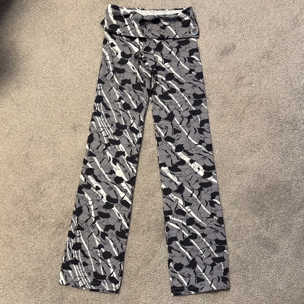Stylish Black and Gray Patterned Leggings size S made in Brazil